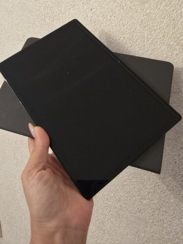 Masaüstü kompüterlər və iş stansiyaları: Samsung Tab A8 demek olrki islenmeyib heç bir yerinde cızıq problem