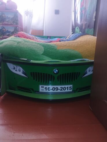 двухъярусная кровать машина: Uşaq yatağı – maşın formasında (BMW dizaynı) - Rəng: yaşıl, qara