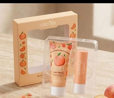 SADOER Peach set za negu ruku i usana - Miris breskve - Sadrži: •