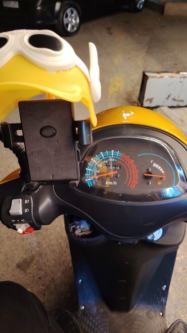 мотоциклы и мопеды: Salam. Moped təcili satılır heç bir problemi yoxdur, kuryer mopedi