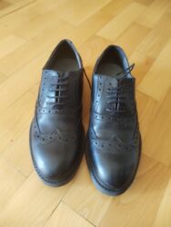 b class makasin: Deri ayaqqabi, cox yaxwi veziyyetdd