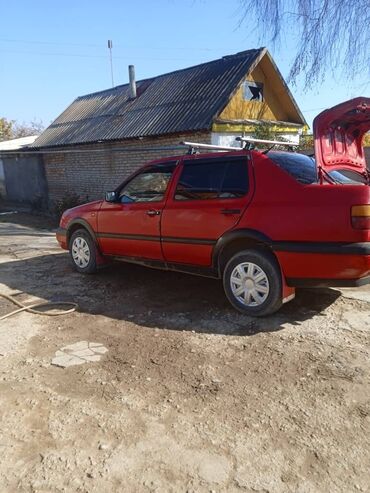 Volkswagen: Volkswagen Vento: 1993 г., 1.8 л, Механика, Бензин, Седан