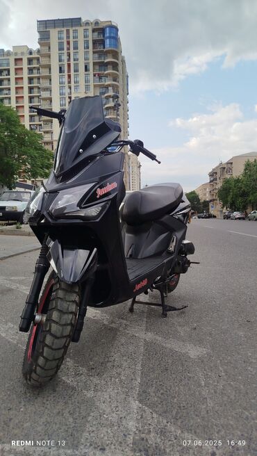 Mopedlər,skuterlər: - 49, 80 sm3, 2024 il, 3240 km