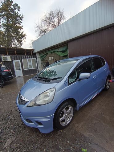 Honda: Honda Fit: 2008 г., 1.3 л, Вариатор, Бензин