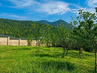 midada ev satilir: 200 kv. m, 4 otaqlı, Kombi, Qaz, İşıq — 2