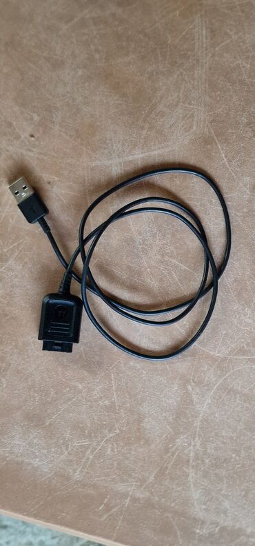 Mobil telefonlar üçün digər aksesuarlar: Motorola aksesuarları dəsti Tərkib: - Şəbəkə adapteri (orijinal — 4