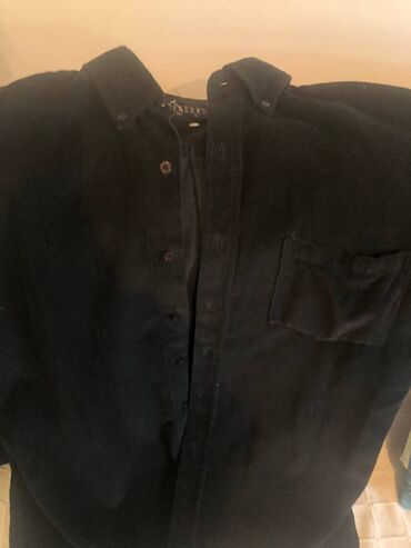 crne košulje: Malo nosena i ocuvana crna somotna kosulja, veoma prijatna za nosenje