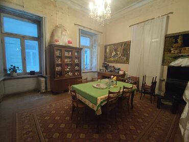 bakixanovda satilan evler: Bakı, 3 otaqlı, Köhnə tikili, m. 28 may, 130 kv. m
