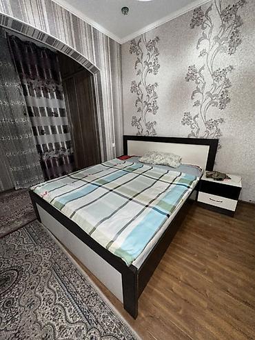 Кровати: Кровать двуспальная с прикроватной тумбой В очень хорошем состоянии — 1