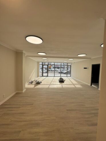 Магазины: Продаю Магазин В жилом доме, 30 м², Свежий ремонт, Утеплен, 1 этаж — 3