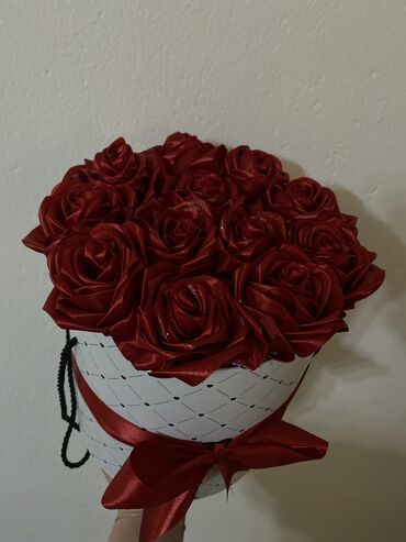 sobna vrata: Ruže su drugo ime za pažnju i ljubav! 🌺 . Iznenadite svoju voljenu