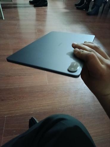 samsung tab a9: Planşet – nazik metal gövdə, tünd boz rəng - Təxmini 10–11 düym tam — 4