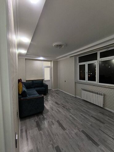 Uzunmüddətli kirayə mənzillər: 11-ci mikrorayonda, 5 mərtəbəli binanın 4-cü mərtəbəsində yerləşən — 10