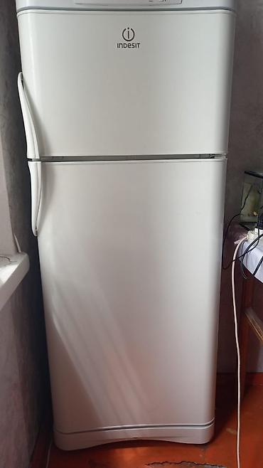 indesit: Холодильник Indesit, классический двухкамерный. Особенности: - — 1
