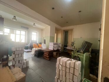 mağaza üçün yer almaq: Qış parkının yanı ayrıca çıxış.Mağaza,ofis, istənilən biznes