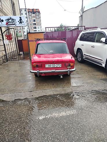 ВАЗ (ЛАДА): VAZ 2101, qırmızı rəng, sedan kuzov, 4 qapı. Xüsusiyyətlər: - Arxa — 7