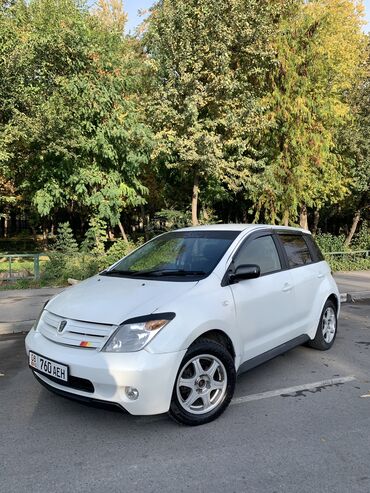 Toyota: Toyota ist: 2013 г., 1.3 л, Автомат, Бензин, Хэтчбэк