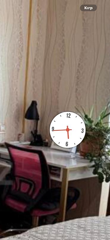 Kompüter və ona uyğun kompüter stolu birlikdə satılır. Vəziyyəti