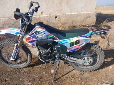мотоцыклы: Эндуро 200 куб. см, Бензин, Взрослый