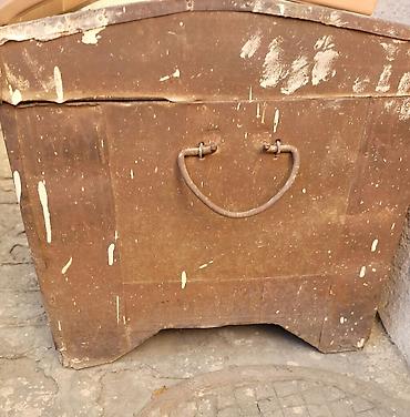 Sandıqlar: Bağda həyət evində əşyaları yığmaq üçün sandıq satılır.Rənglədib evdə — 8