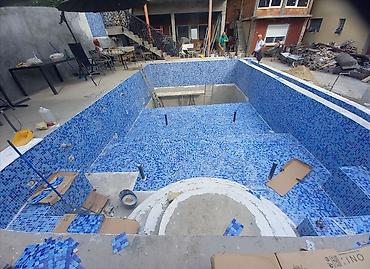 Građevinarstvo i rekonstrukcija: Izrada BAZENA: – Široki mašinski iskop – Ravnanje poda i stranica – — 8