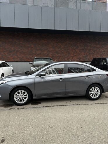 Roewe: Roewe i5: 2023 г., 1.5 л, Автомат, Бензин, Седан — 2