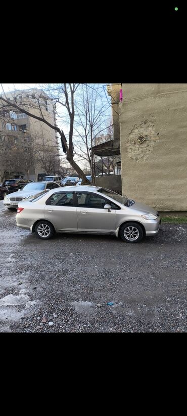 аппарат для заправки кондиционера: Honda Fit Aria: 2003 г., 1.5 л, Автомат, Бензин, Седан