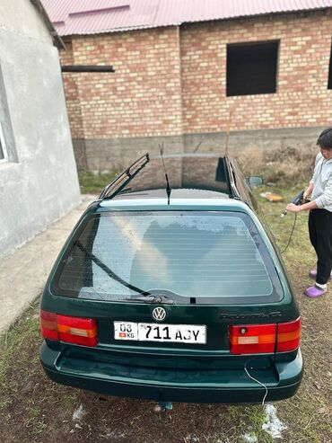 Volkswagen: Volkswagen Passat Variant: 1994 г., 2 л, Механика, Бензин, Универсал — 3