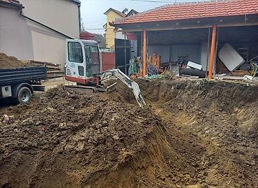 Građevinarstvo i rekonstrukcija: Izrada BAZENA: – Široki mašinski iskop – Ravnanje poda i stranica – — 2