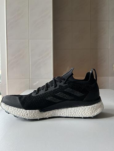 Kişi ayaqqabıları: Adidas Terrex qaçış/trekkinq krossovkası - Rəng: qara, ağ BOOST orta — 2