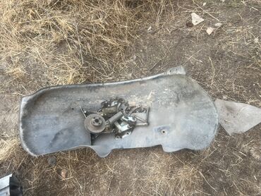 Капоты и комплектующие: Волга 3110, волга Предлагается набор автомобильных запчастей — 9