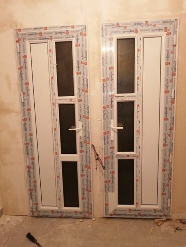 Plastik pəncərələr: Plasdik qaplar 110azn rengli 180azn kvadrati agin 65azn rengli 85azn — 12