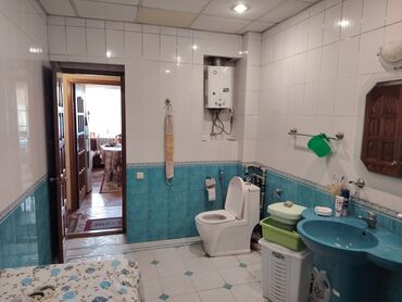 Uzunmüddətli kirayə mənzillər: Binanın 5-ci mərtəbəsində yerləşən bu 3 otaqlı mənzil şəhər mərkəzində -da lalafo.az — 10 Uzunmüddətli kirayə mənzillər: Binanın 5-ci mərtəbəsində yerləşən bu 3 otaqlı mənzil şəhər mərkəzində — 10