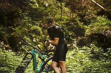 Oprema za bicikliste: DRES FORCE KRATKI RUKAV, CRNA-ZLATNA | Dres je dizajniran za vozače — 5