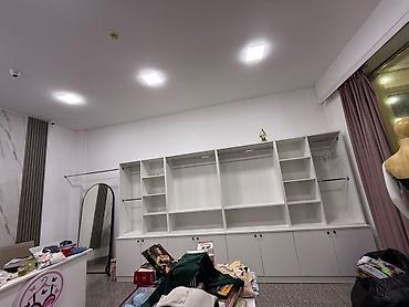 Оборудование для магазинов: Mağaza üçün vitrinalar və asma sistemləri - Rəng: ağ - Material — 1