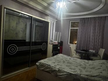 Uzunmüddətli kirayə mənzillər: 3 mkr dairəsində,14 mərtəbəli binanın 9-cu mərtəbəsində, 3 otaqlı — 9