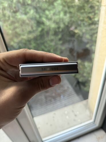 redmi 4 a: Samsung Z Flip, цвет - Серый, Битый