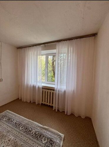 срочно продаётся 1 комнатная квартира в районе ошского рынка по улице молодая гвардия токтогула: 1 бөлмө, 18 кв. м, Жатакана жана мейманкана түрүндө, 2 кабат