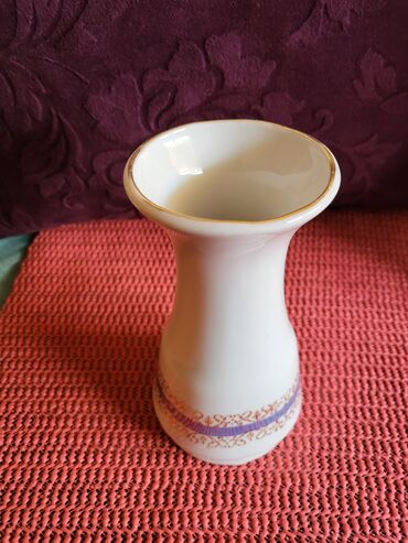 Stare vaze i dekor: Vaza nova Titov Veles porcelan. 70te. Vaza nova,par tackica — 3