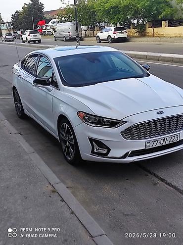 Ford: Maşın ideal vəziyyətdədir. Titanium komplektasiya, full salon — 2