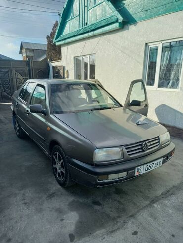 Volkswagen: Volkswagen Vento: 1994 г., 1.8 л, Механика, Бензин, Седан