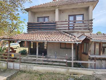 prodaja kuca valjevo: Porodična kuća 1/1 u Starom selu, na glavnom putu. Stambena površina — 5