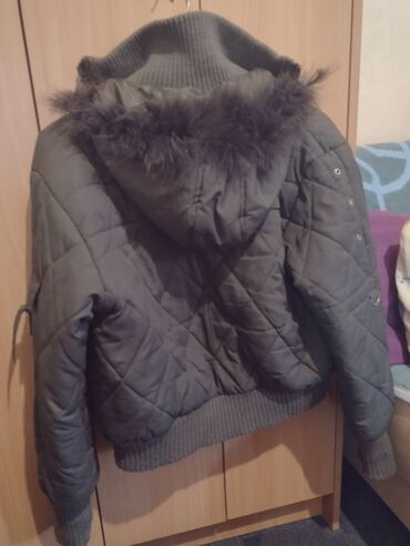 ženske zimske jakne h m: M (EU 38), Sa postavom