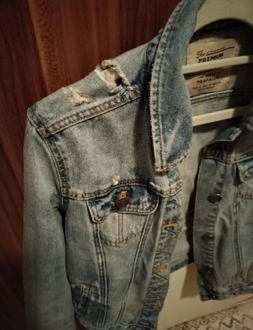 zara jackets: Zara Premium fabricki iscepana jakna teksas. Kroj je kraći i ide uz