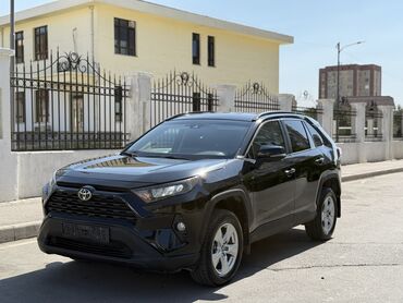 срочно продать машину: Toyota RAV4: 2021 г., 2.5 л, Вариатор, Бензин, Кроссовер