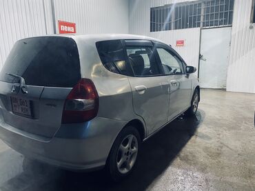 Honda: Honda Fit: 2002 г., 1.3 л, Вариатор, Бензин, Хэтчбэк at lalafo.kg — 10 Honda: Honda Fit: 2002 г., 1.3 л, Вариатор, Бензин, Хэтчбэк — 10