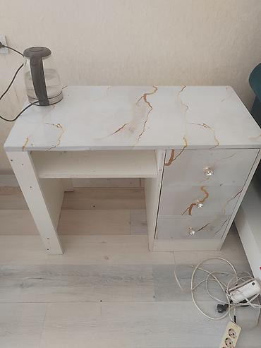 Столы и стулья: Ağ mermer naxışlı kompakt masa - Material: laminat/taxta əsas, mermer — 1