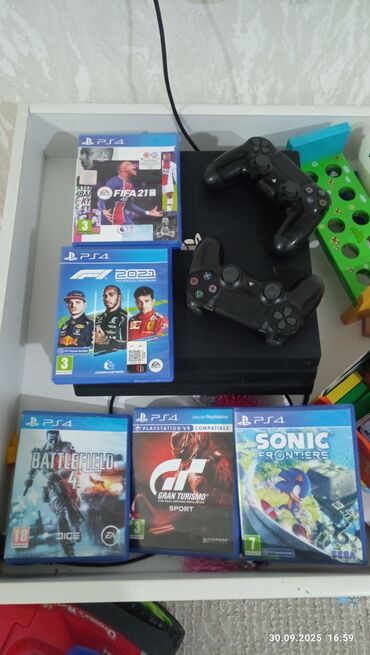 оптом компьютеры: PlayStation 4 (PS4) с комплектом игр и двумя геймпадами Состав: -