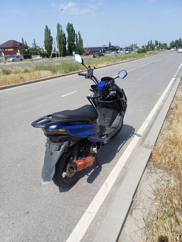 Скутеры: Макси скутер Yamaha, 180 куб. см, Бензин, Б/у