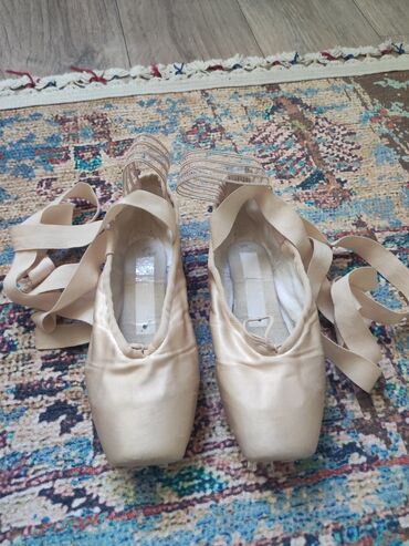 Другая женская обувь: Продаю пуанты фирмы Grishko б/у, но в очень хорошем состоянии